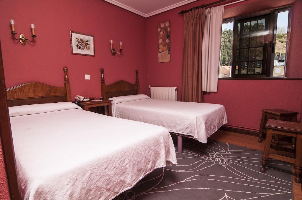 Riodeva Hotel Unquera Bilik gambar